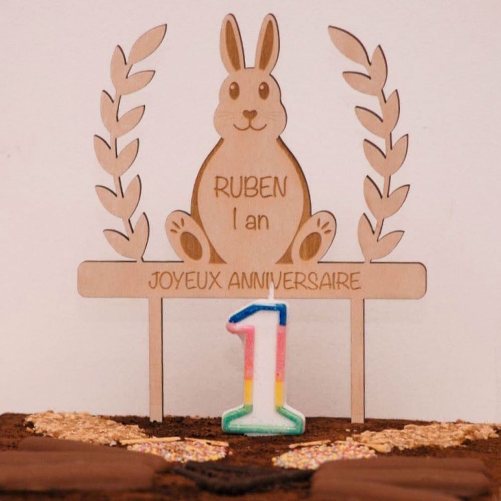 Cake topper lapin en bois à personnaliser avec le prénom et l'âge