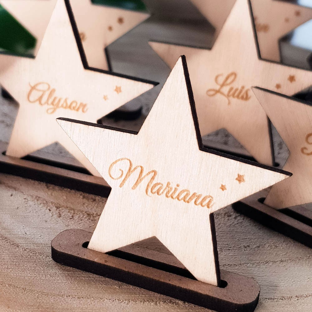 Marque place étoile en bois avec prénom gravé - de 1 à 49 pièces (prix à  l'unité)